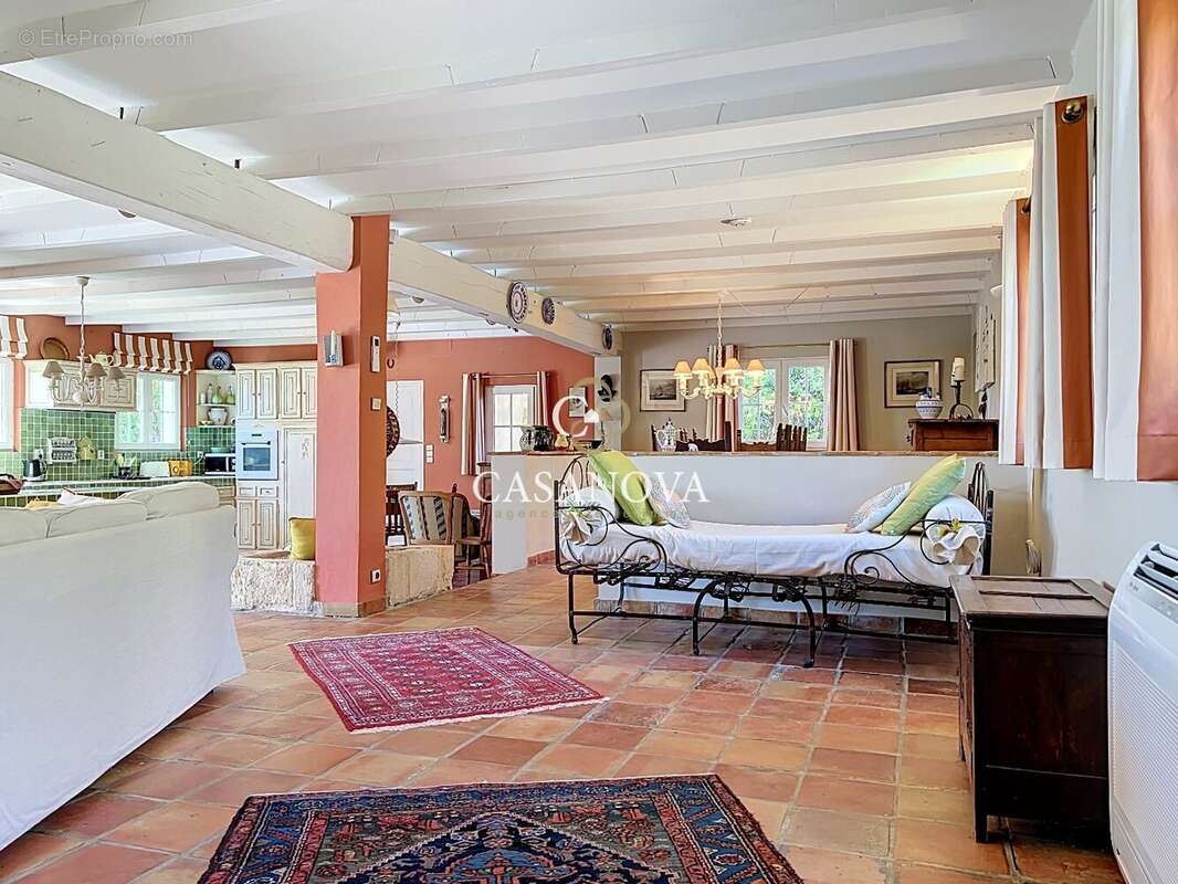 Maison de caractère de 255 m² avec piscine et 7 chambres à 20 minutes de Pézenas - photo 7