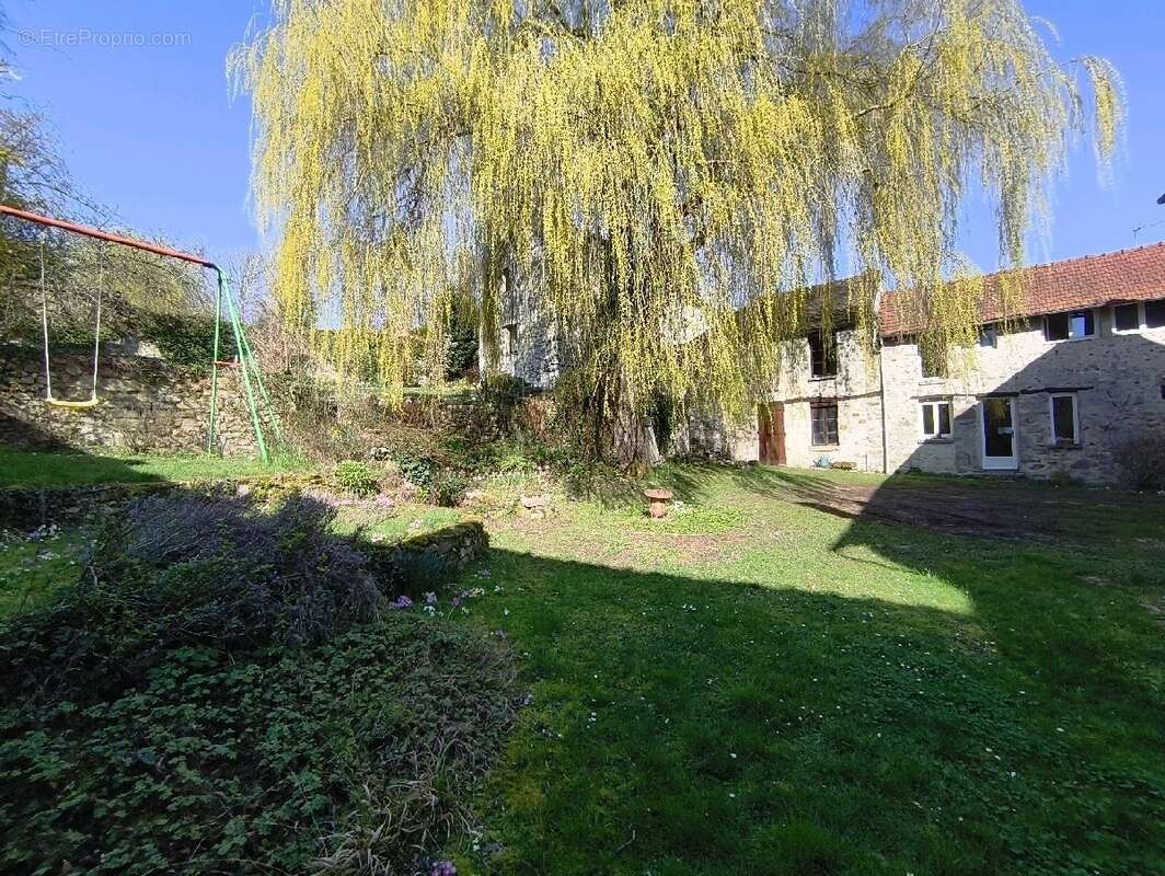 Maison à VALLANGOUJARD