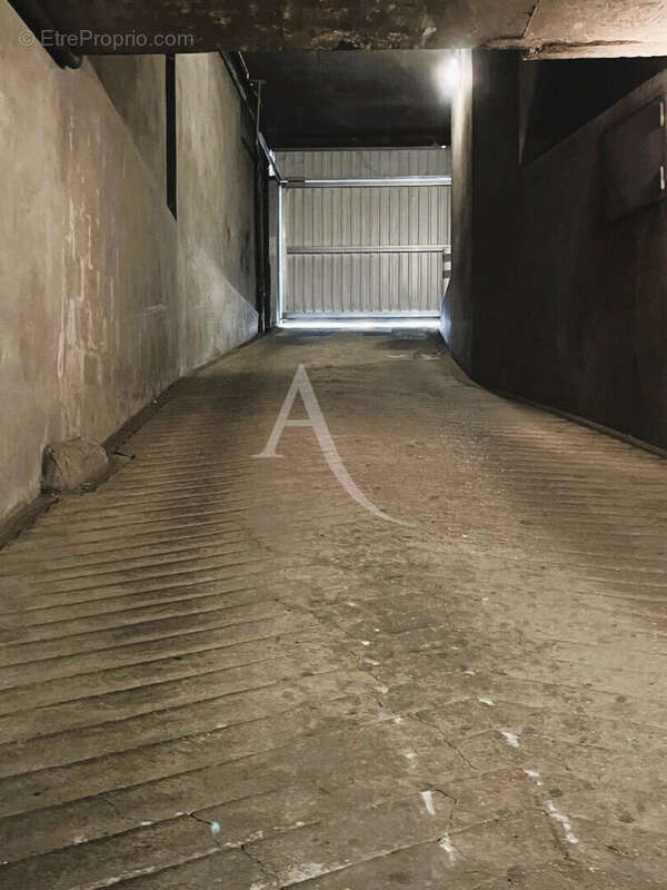 Parking à PARIS-12E