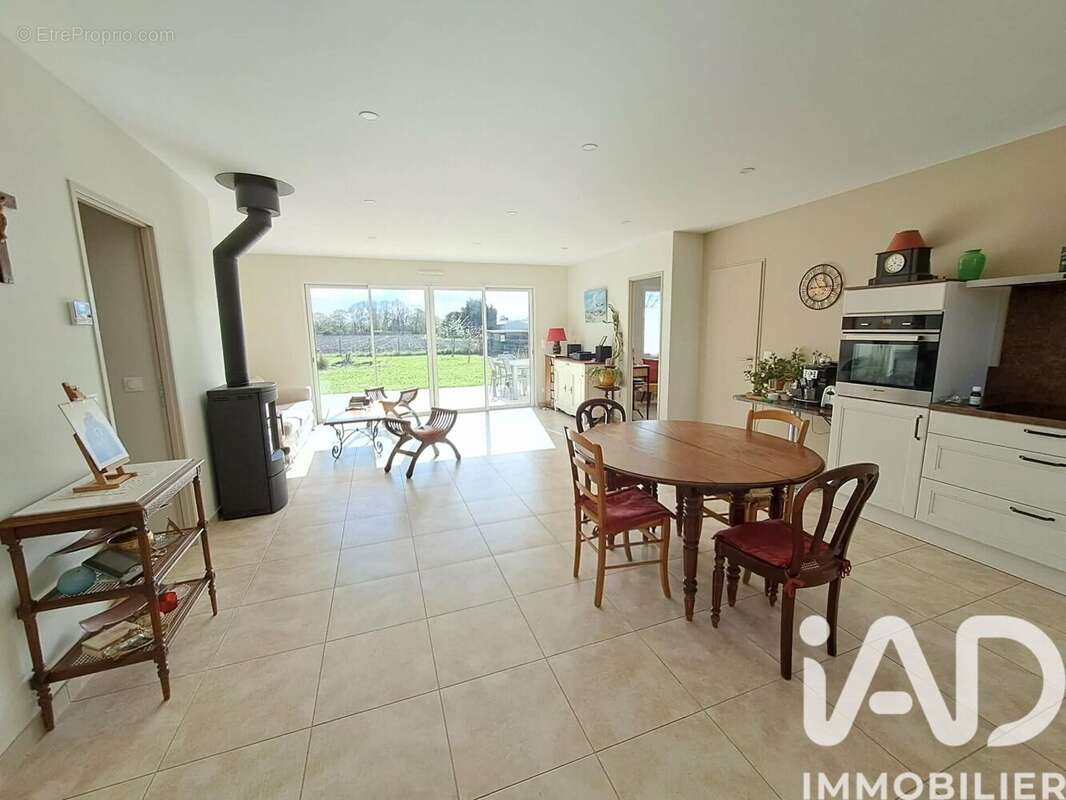 Maison 90 m² à Saint-Just-Luzac  - photo 4