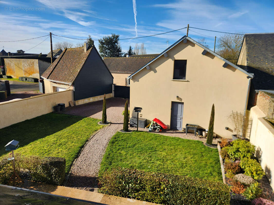 Maison à TREMBLAY-LES-VILLAGES