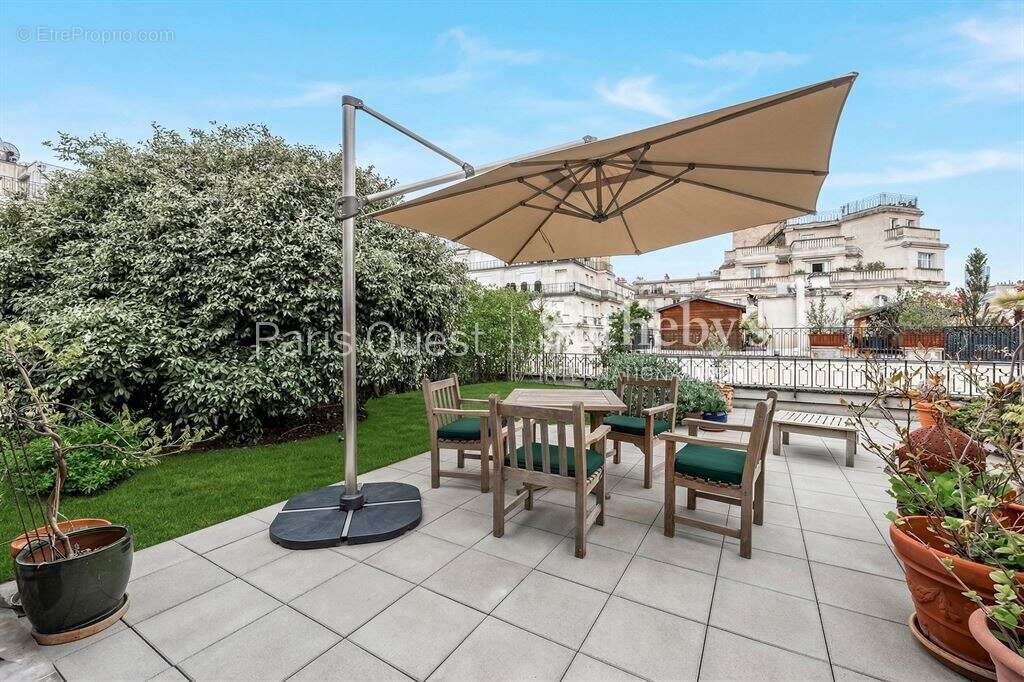 Appartement à NEUILLY-SUR-SEINE