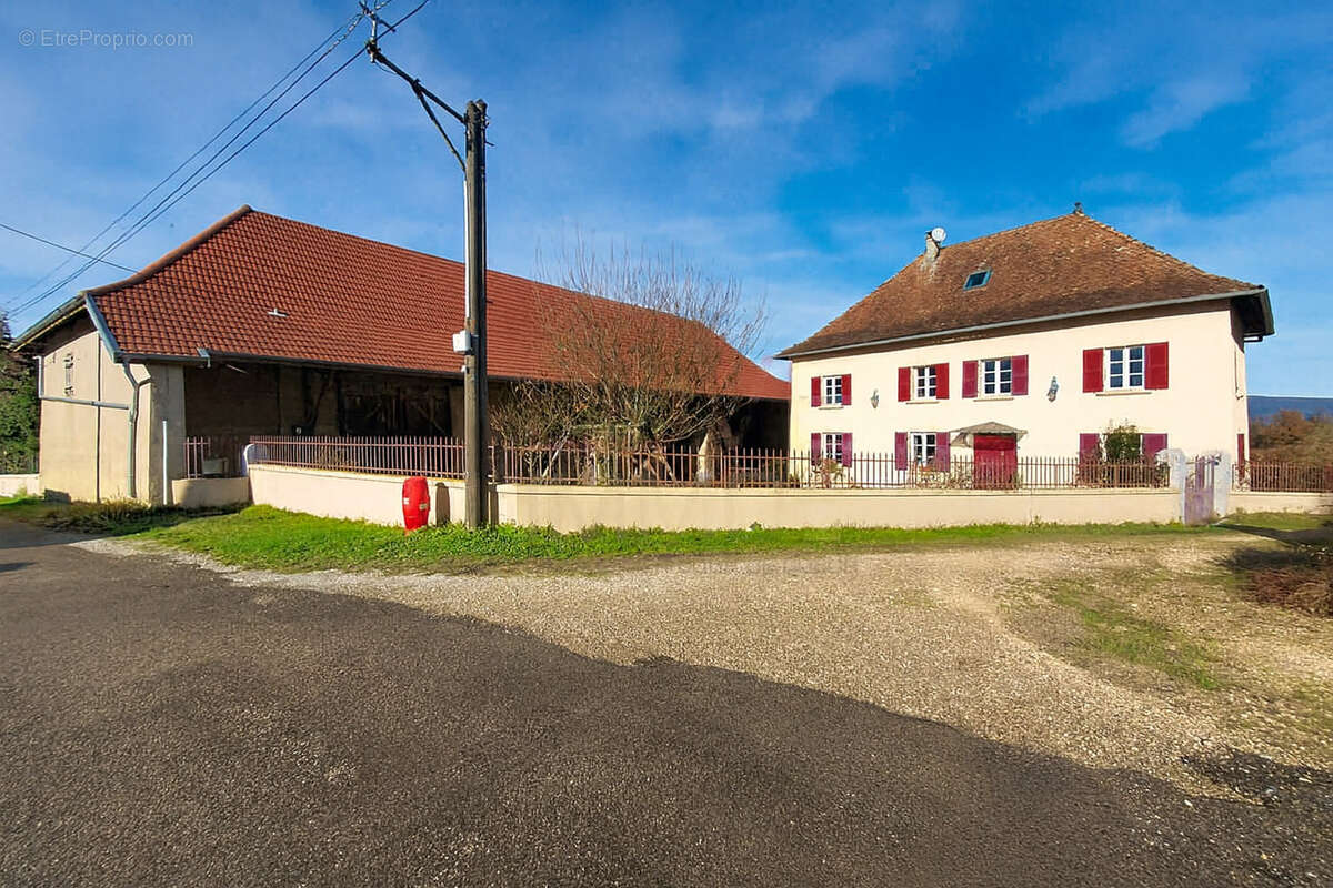 Maison à LA TOUR-DU-PIN