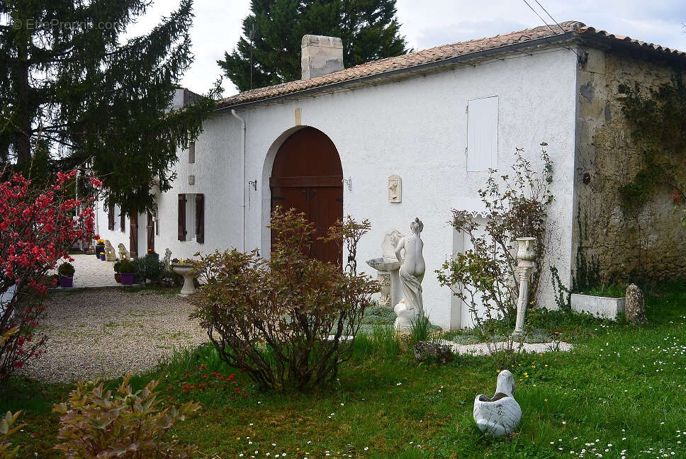 Maison à MARTRES