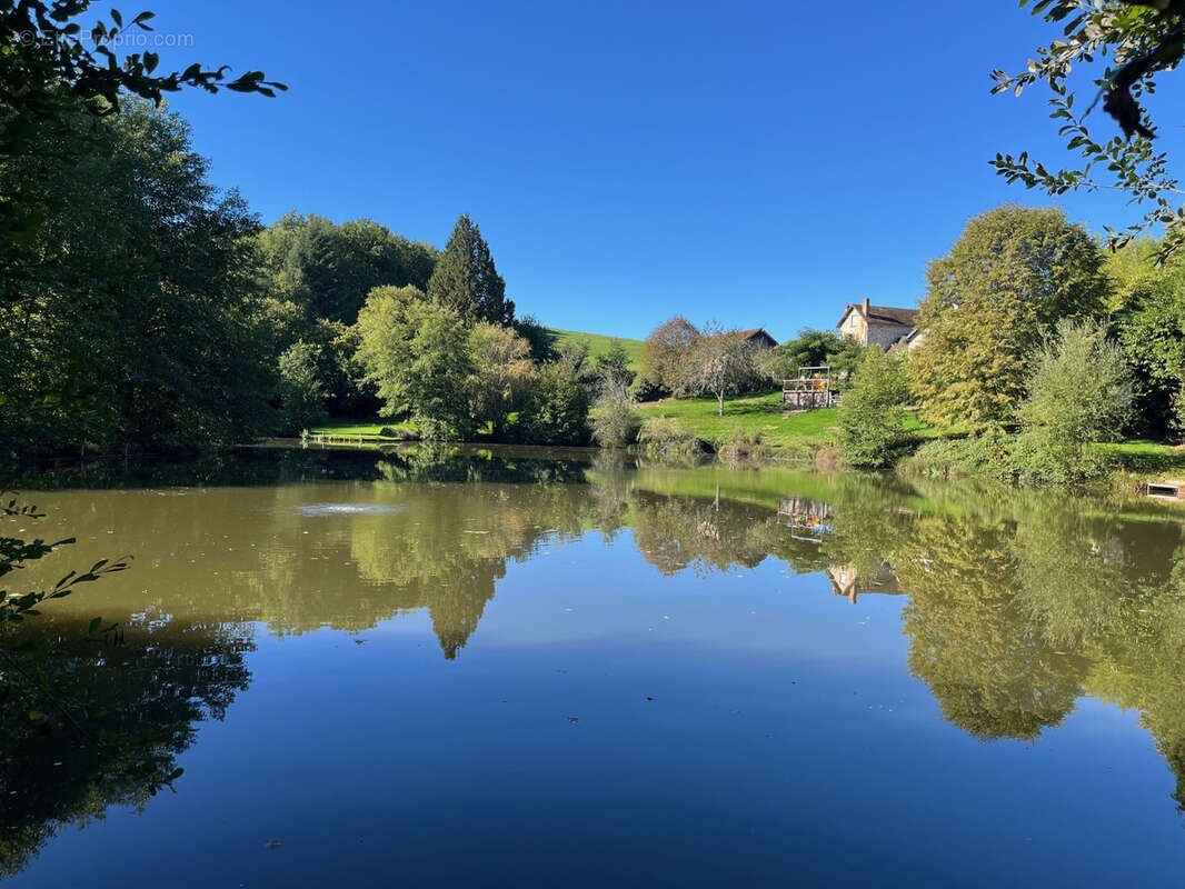 Maison à COUSSAC-BONNEVAL