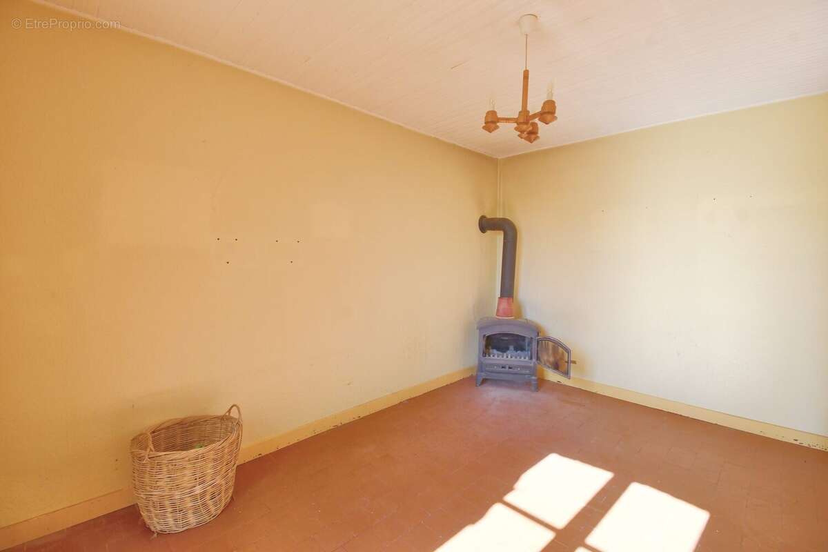 Maison à OUROUX-EN-MORVAN