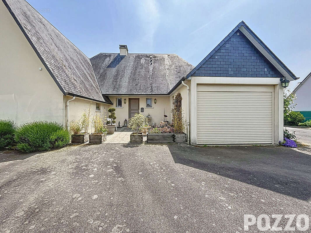 A Vendre - Élégante maison bourgeoise de 180 m² en plein coeur de Saint-Hilaire-du-Harcouët - photo 16