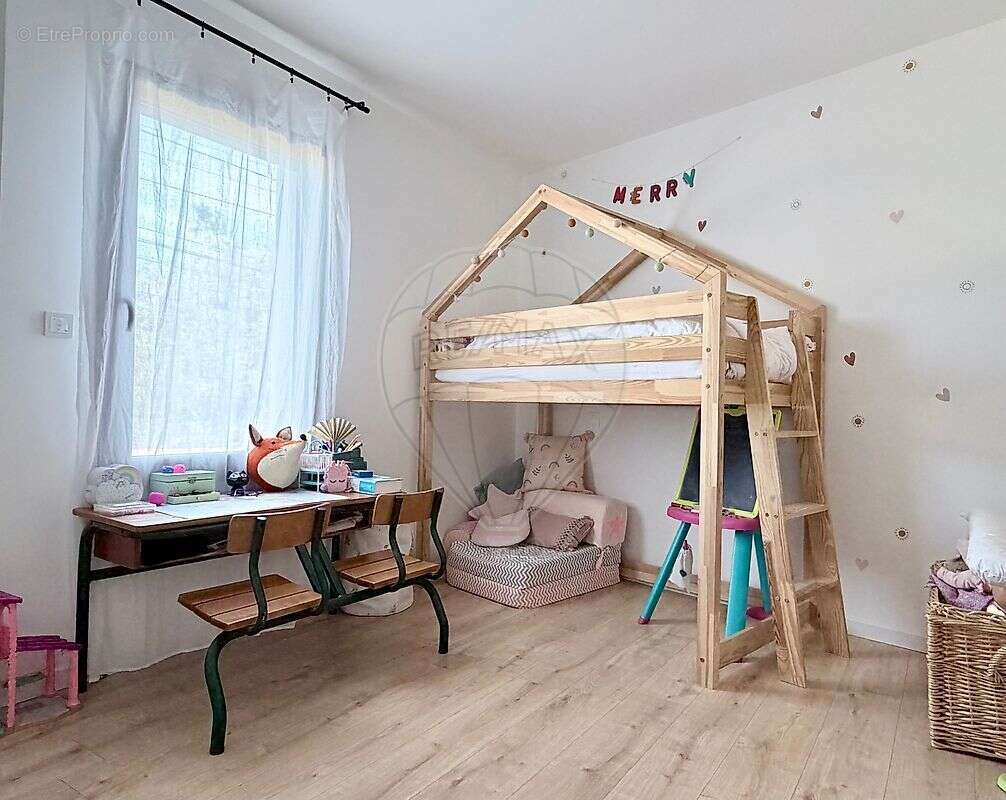 Maison à CHAILLEVETTE