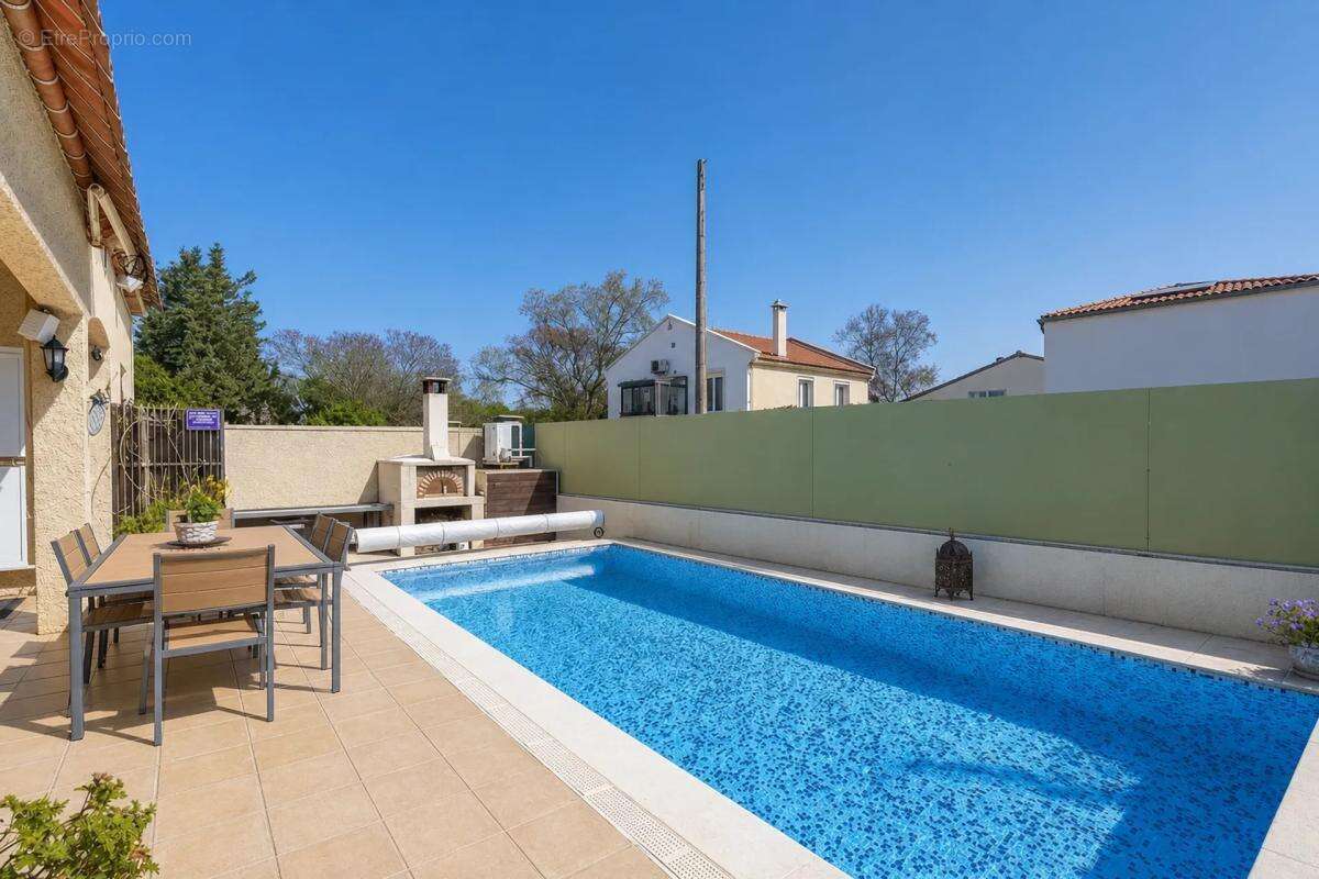 Villa avec piscine et véranda à Marseille 12ème - photo 10