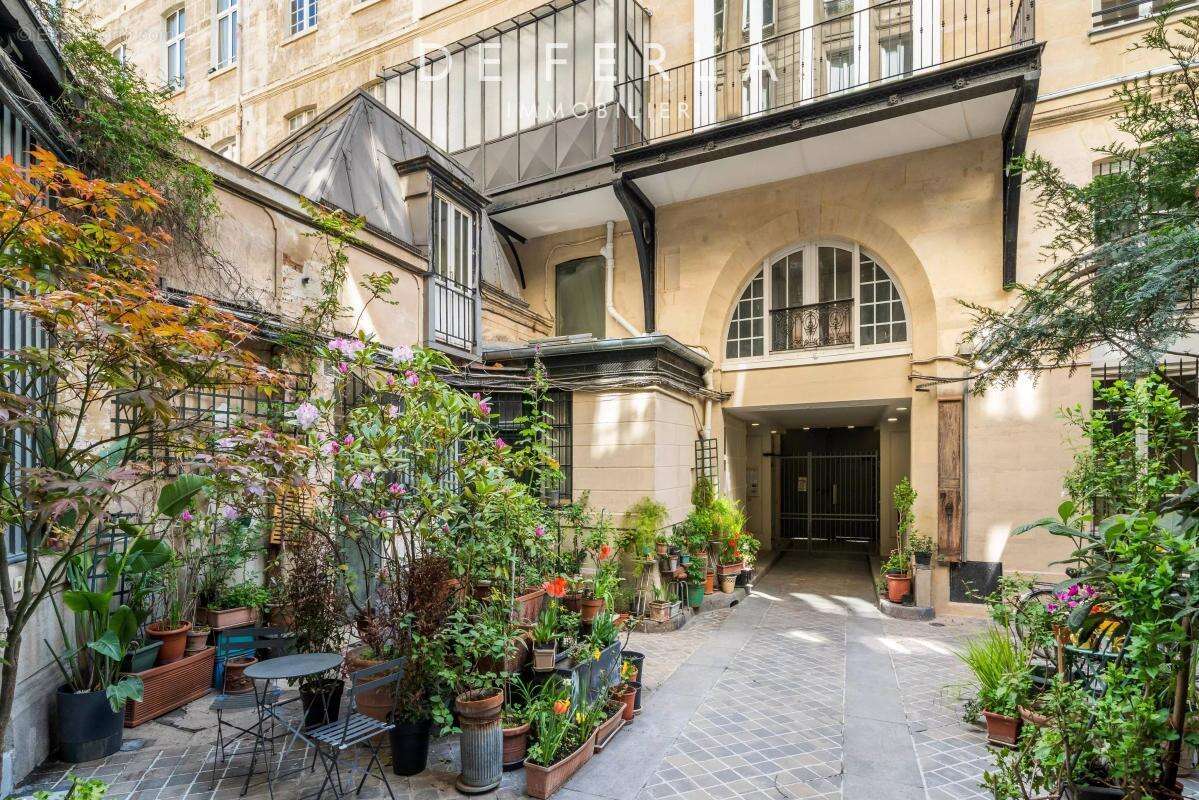 Appartement 6 pièces - Paris Xème - photo 2