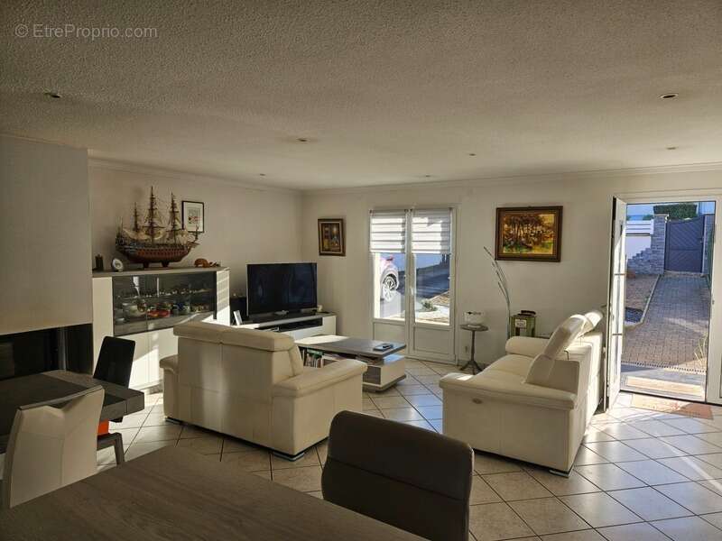 Maison à LES MARTRES-DE-VEYRE