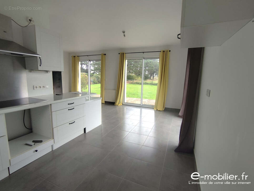 Cuisine et séjour lumineux - Maison à GROIX