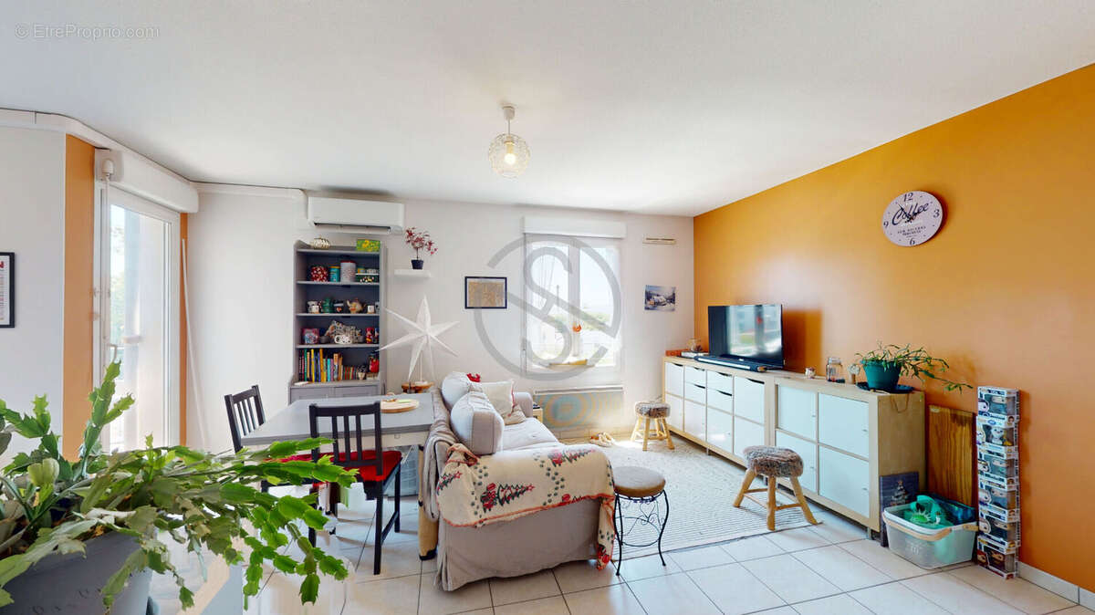 T2, Saint Fons avec Garage - photo 4