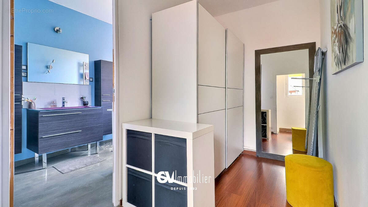 Maison à SAINT-ETIENNE-DU-VAUVRAY