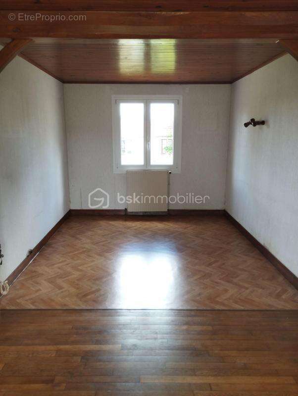 Maison de plain-pied en ville - photo 4