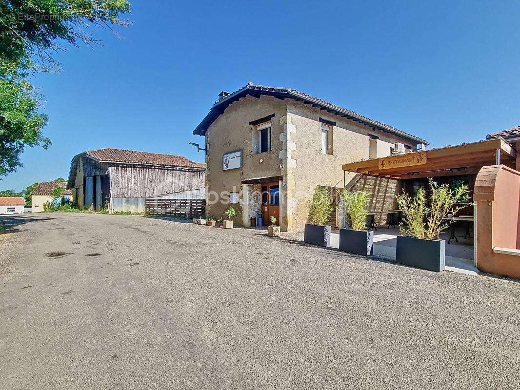 Appartement + local commercial - photo 8