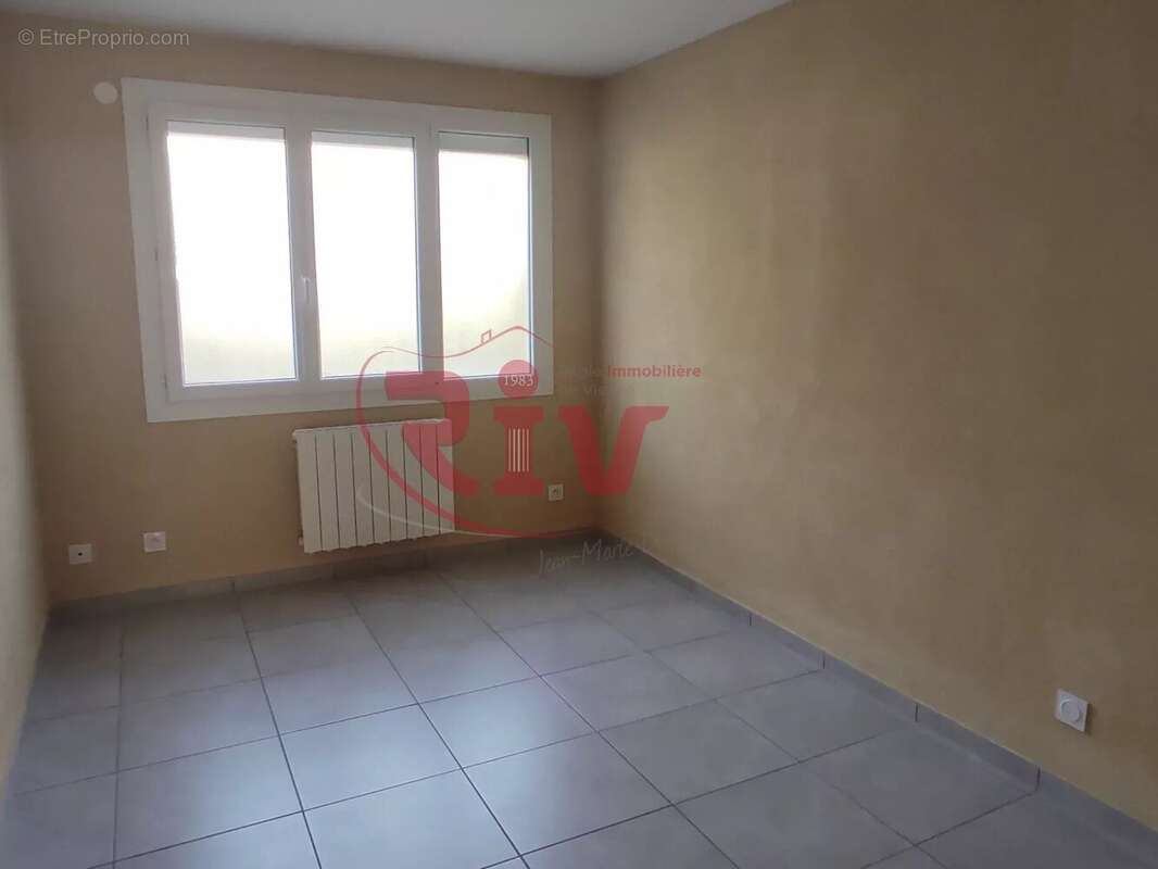 Commerce à CONDRIEU