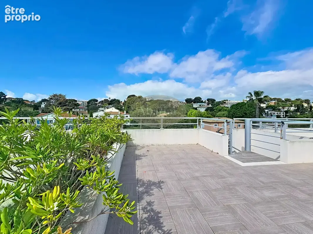T3 avec terrasse, solarium et vue - photo 8