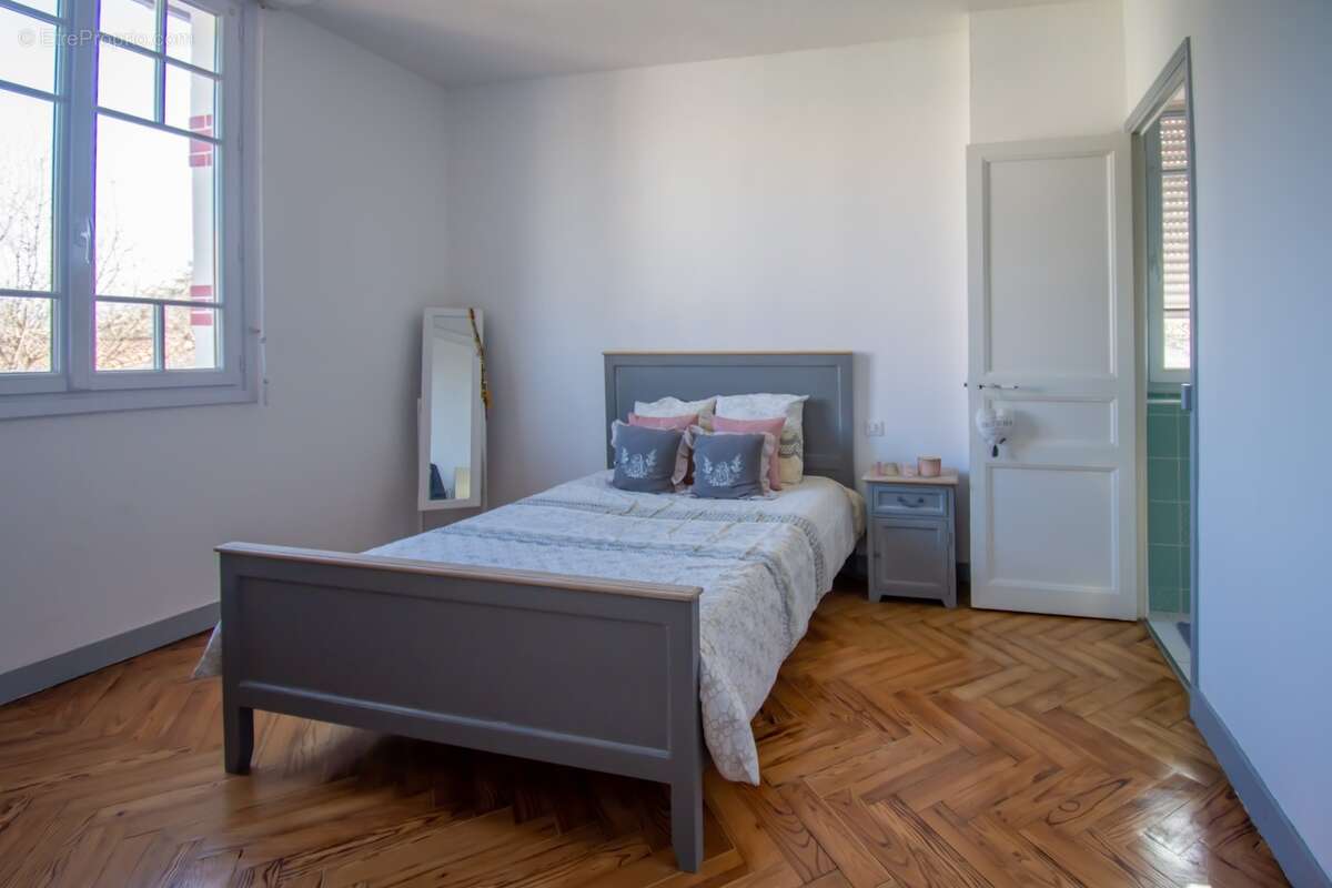 Royan - villa année 30 a deux pas de pontaillac - photo 11
