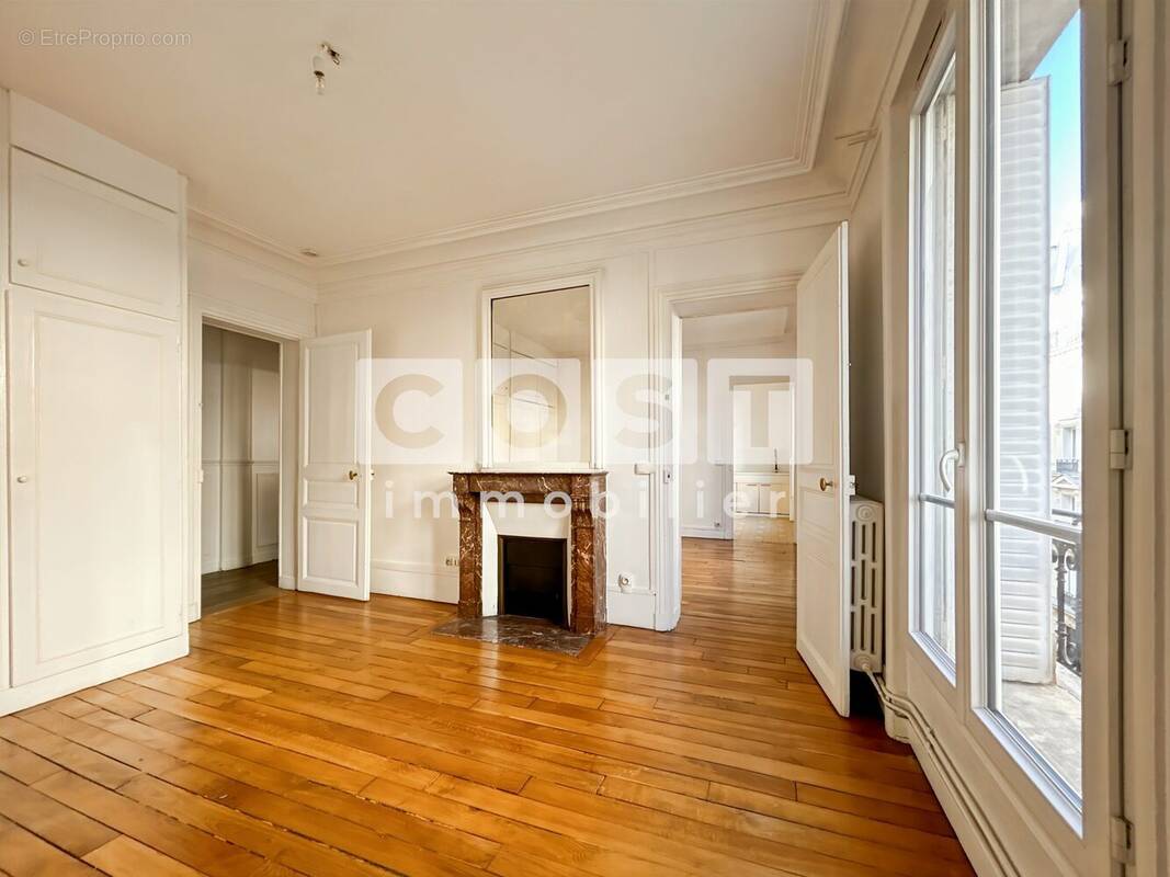 Appartement à PARIS-17E