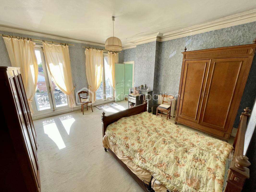 Maison bourgeoise de caractère – 426 m² – Parc arboré de 1 700 m² en bord de rivière – Centre-ville - photo 16