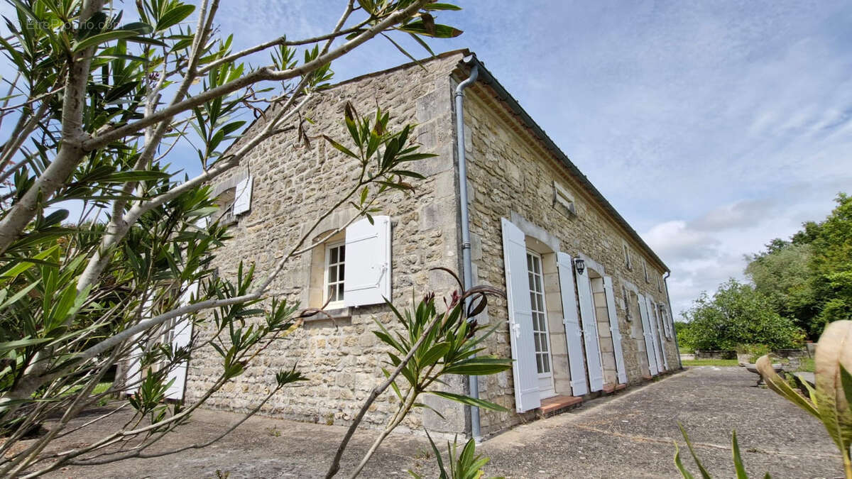 Maison à CHENAC-SAINT-SEURIN-D&#039;UZET