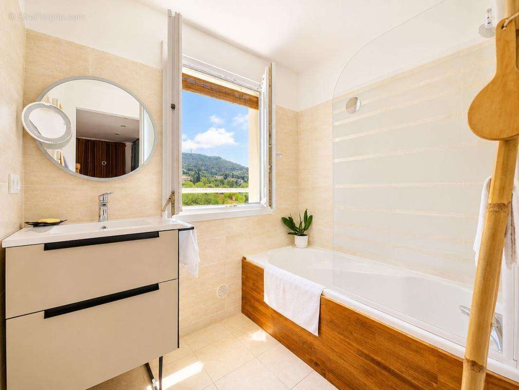 Appartement à LE CANNET