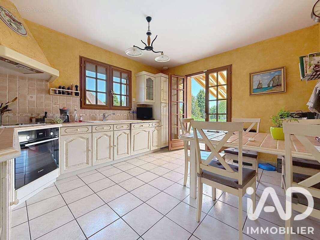 Maison 134 m² à Saint-Nicolas-De-La-Taille  - photo 3