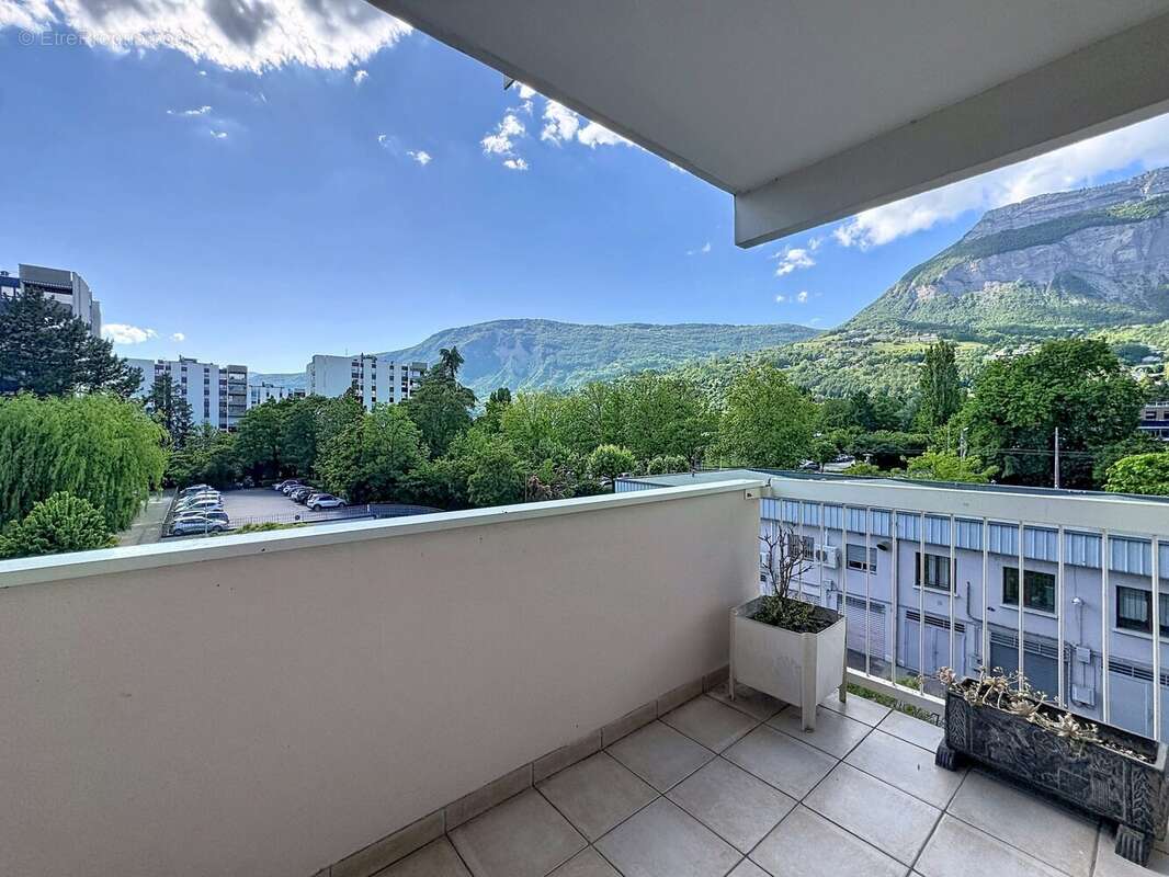 Appartement à MEYLAN