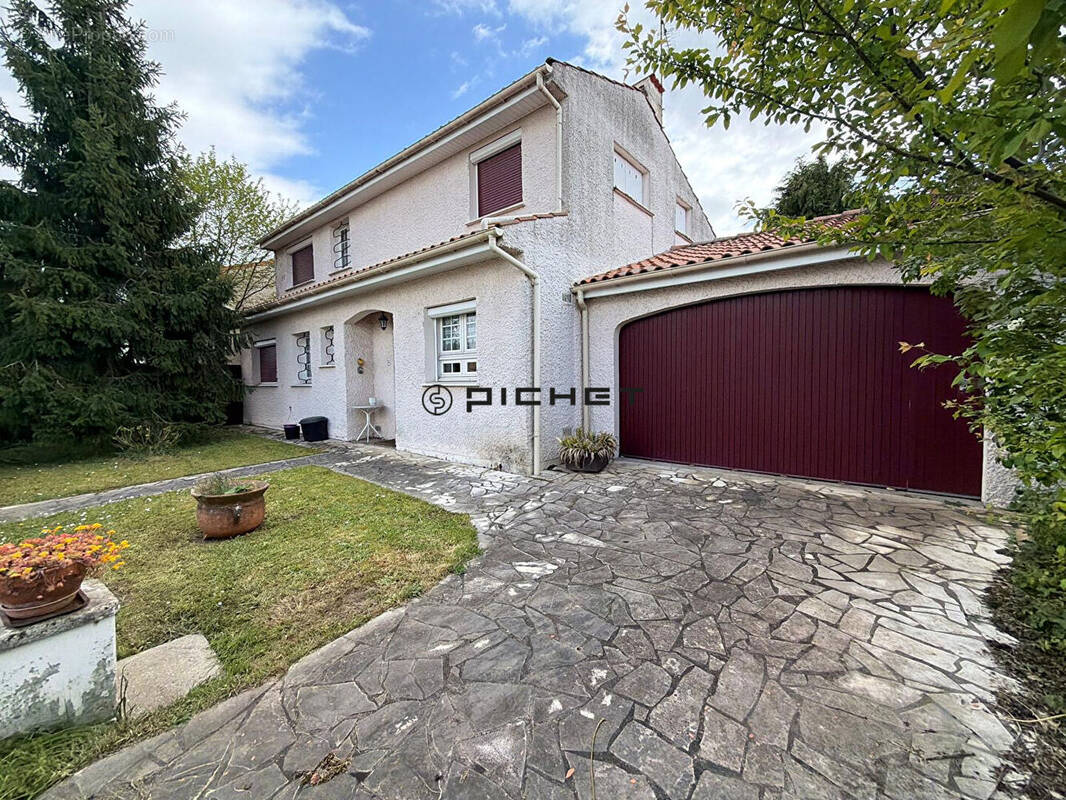 Maison à CARBON-BLANC