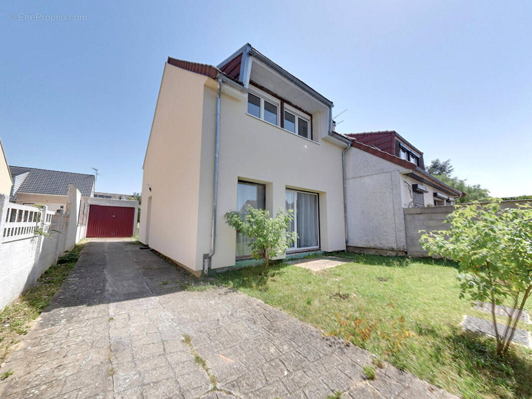 Maison à ROISSY-EN-BRIE
