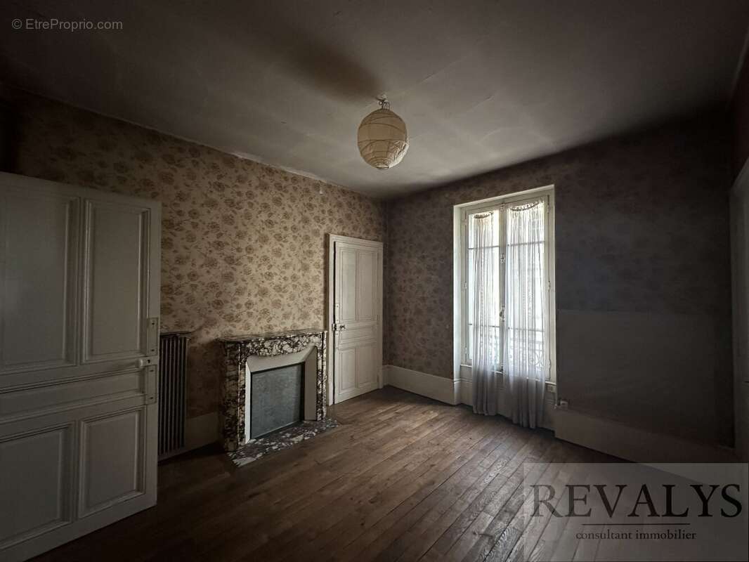 Appartement de caractère 100 m²  Place Dubois Dijon - photo 3