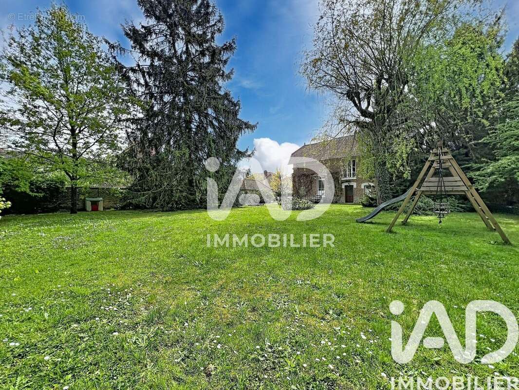 Maison 266 m² à Tournan-En-Brie  - photo 5
