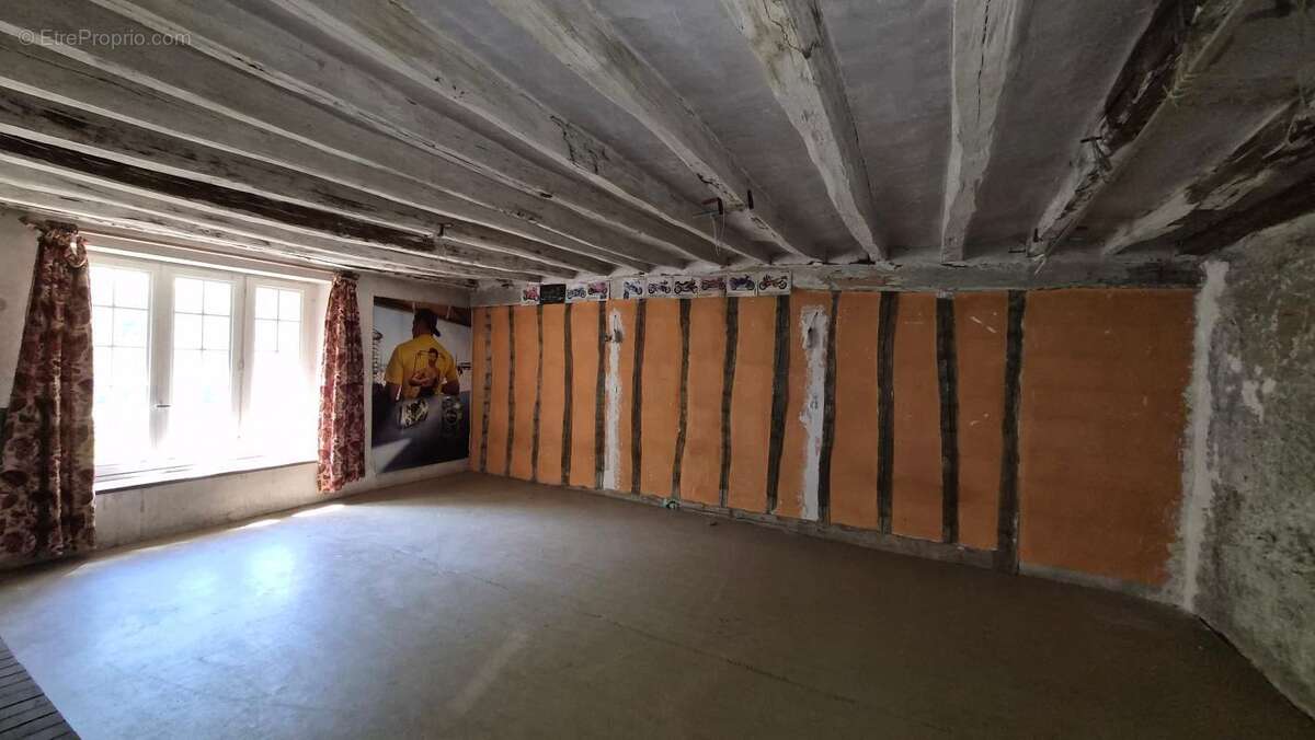 T10, 285 m², combles 100 m², dépendances, terrain 1124 m² - photo 9