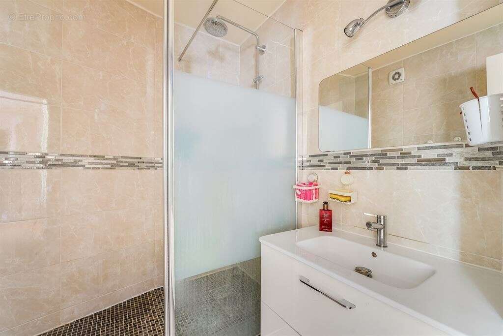 Appartement à PARIS-20E