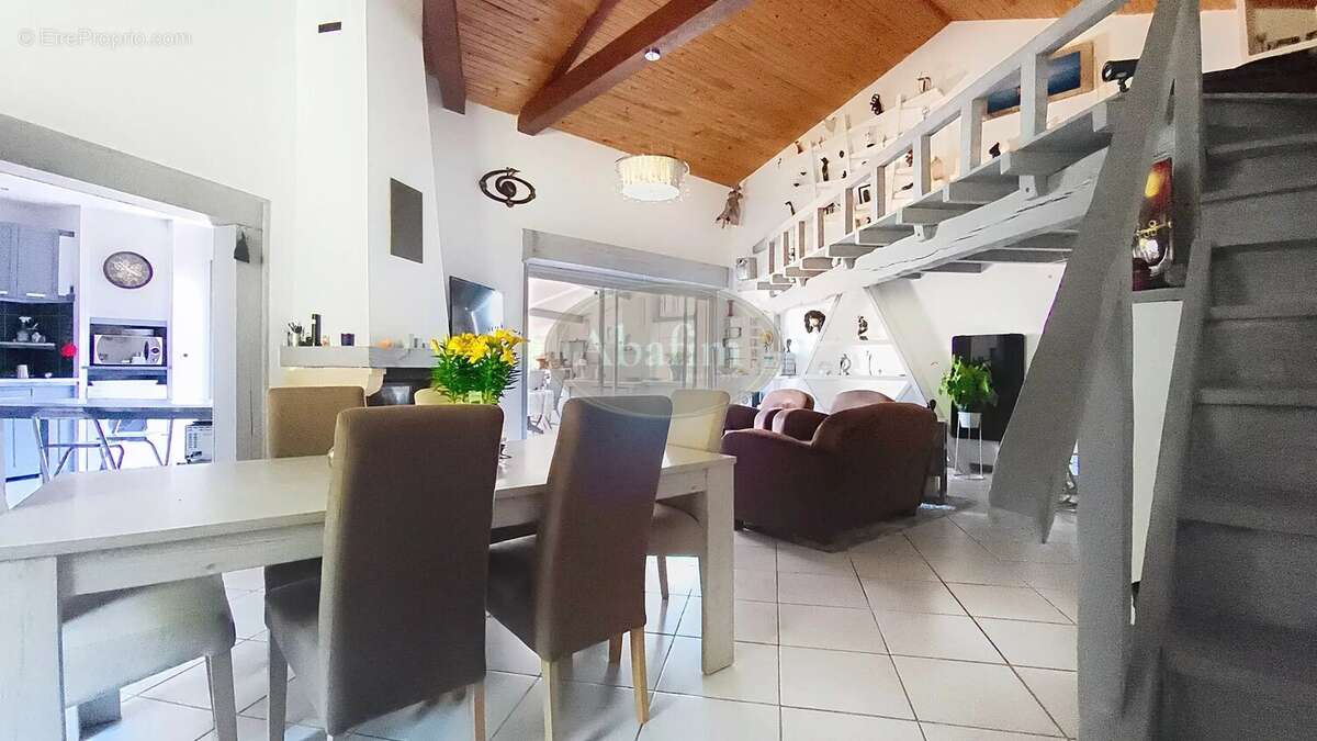 Maison à POINTIS-INARD