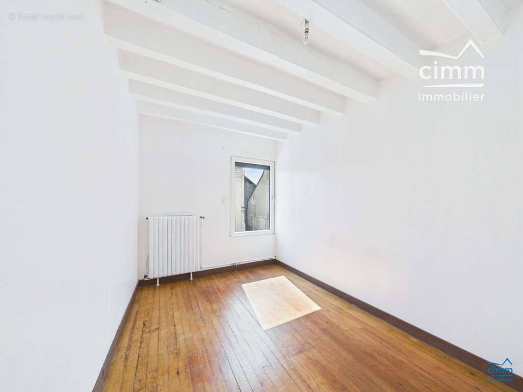 Maison à LONGUE-JUMELLES