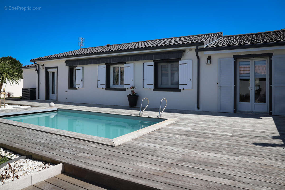 Maison à VAUX-SUR-MER