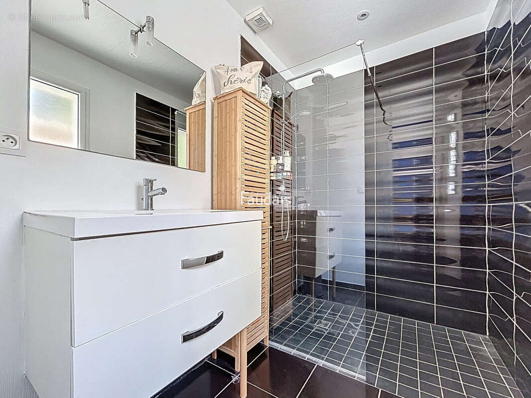 Maison 117 m² à Gouville-Sur-Mer  - photo 8