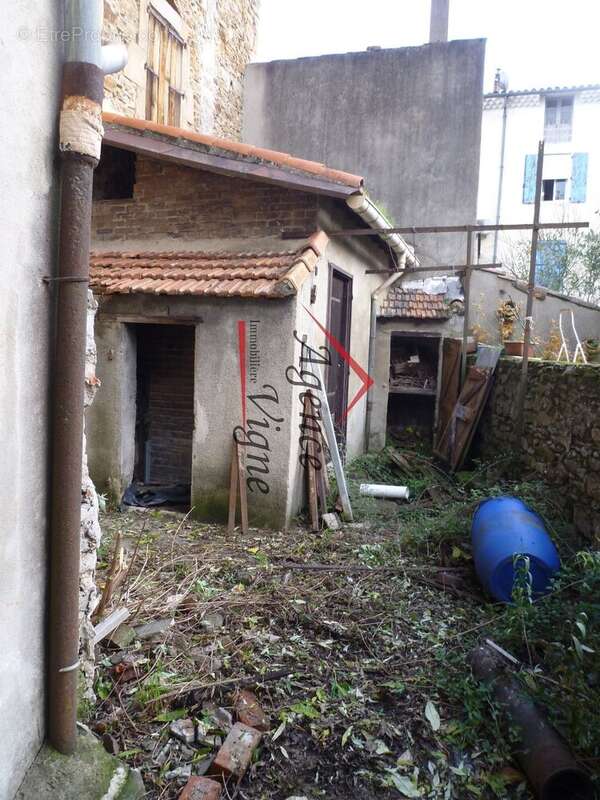 Maison de ville ancienne mitoyenne à rénover - photo 5