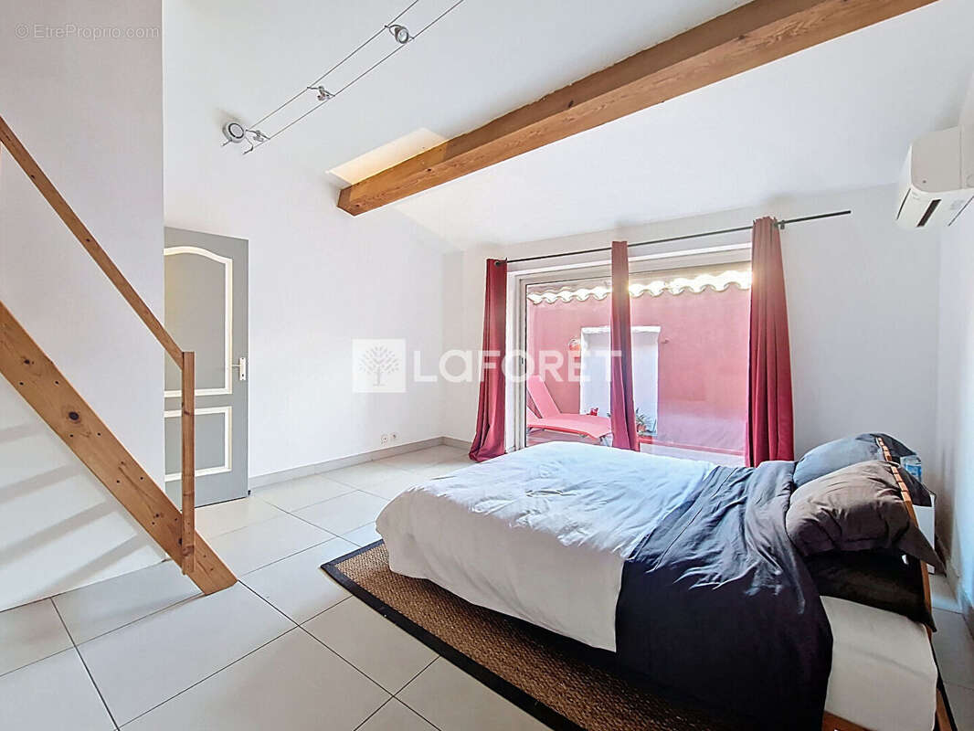 Maison à PEZILLA-LA-RIVIERE