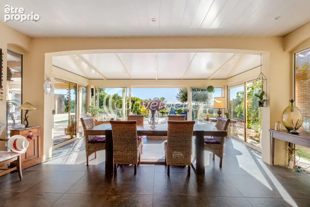 Maison plain-pied - 4 chambres - 2 garages - Piscine - photo 2