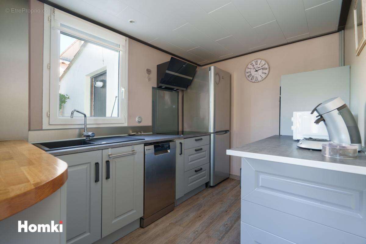 Maison à VIC-LA-GARDIOLE