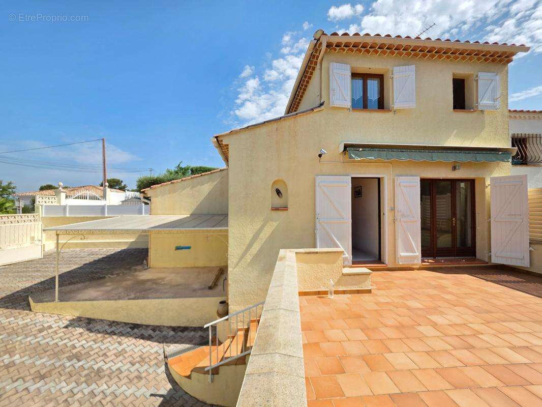 Six-fours-les-plages - maison 4 pieces avec terrasse et stationnements - photo 3