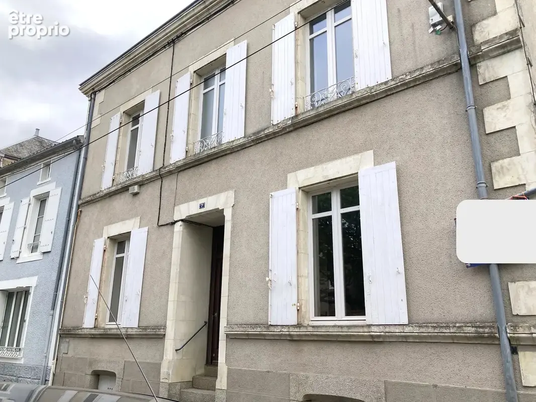 Belle Maison de Maître en centre ville avec jardin et garages - photo 17