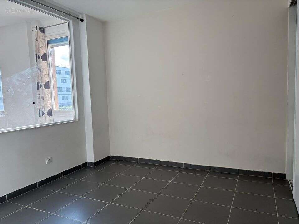 CHAMBRE  - Appartement à ANNEMASSE