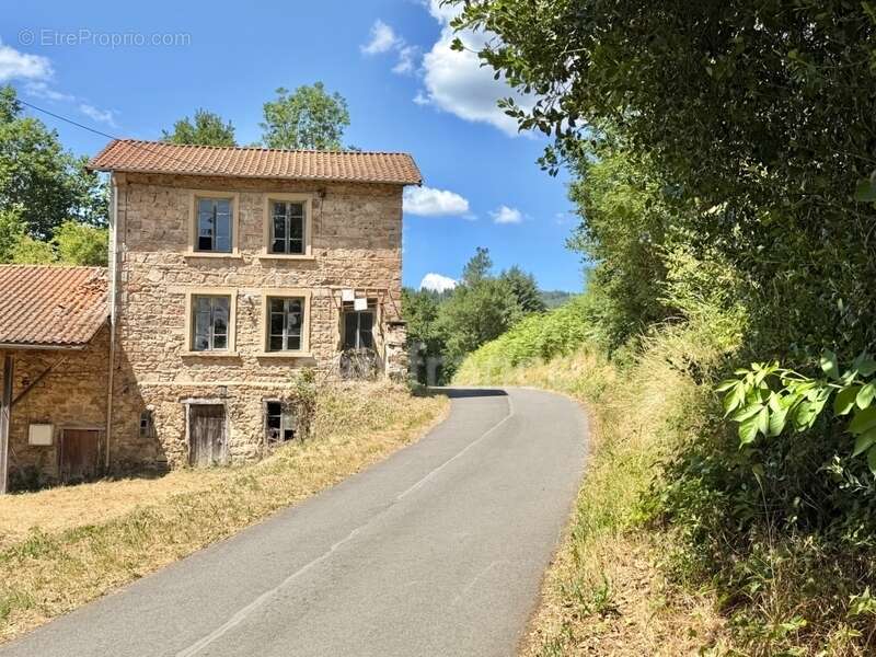 Maison en pierre mitoyenne, 142 m2, 235 m2 de terrain, entièrement à rénover, caves - photo 11