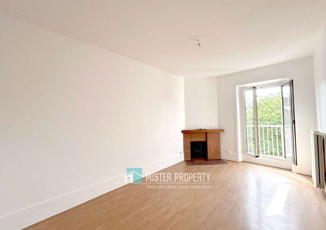 Appartement à SARTROUVILLE