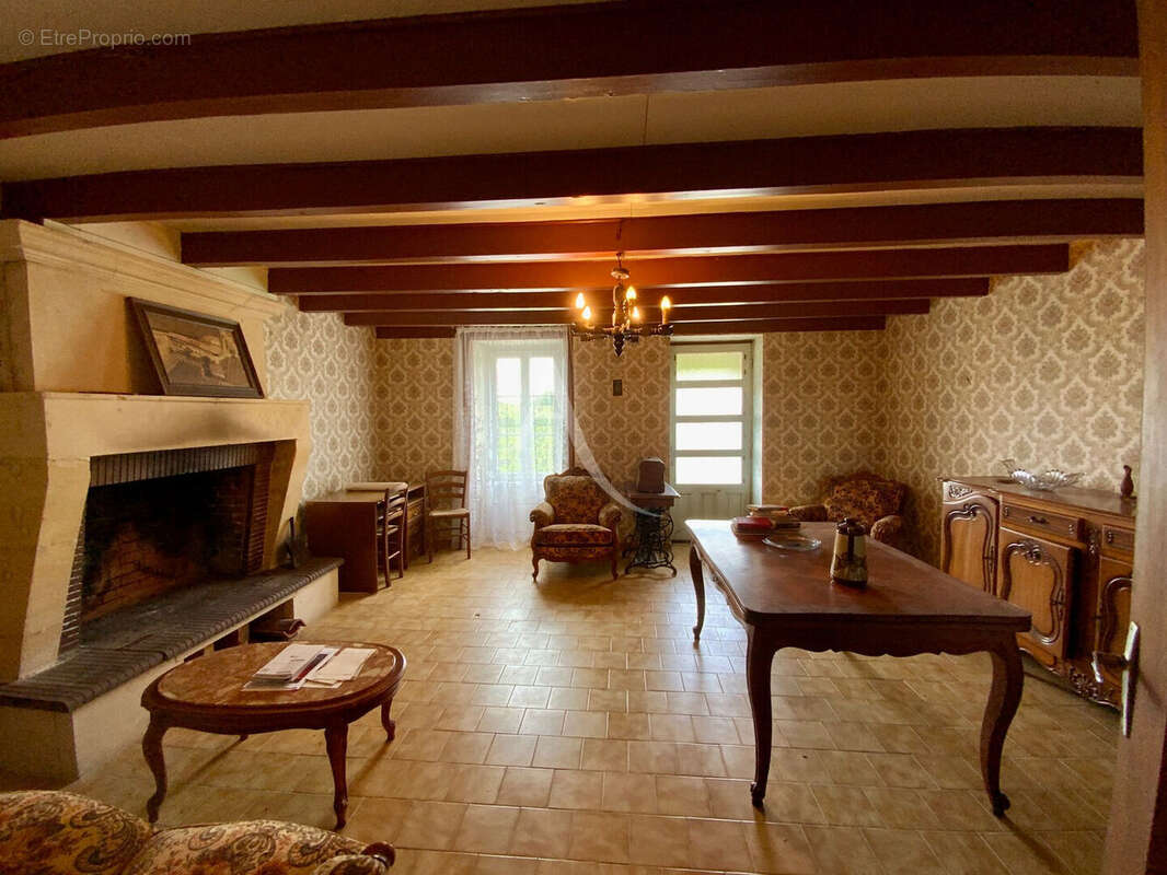 Maison à FONTAINES-D&#039;OZILLAC