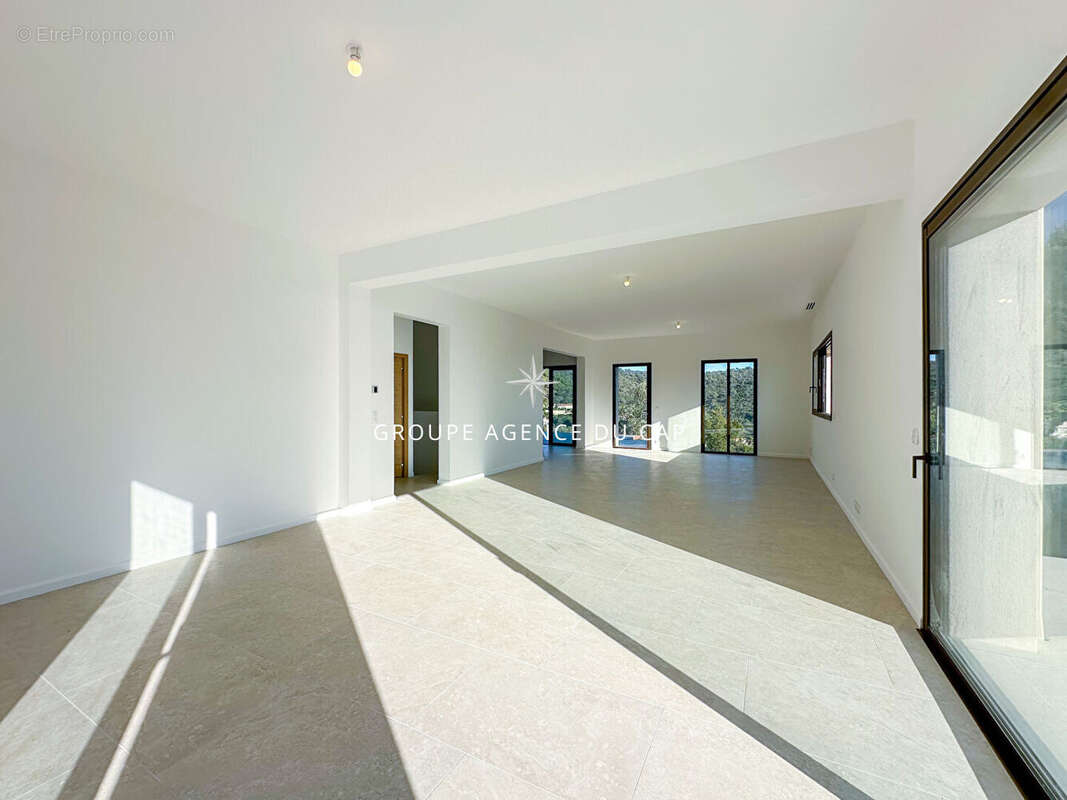 Maison à LES ISSAMBRES